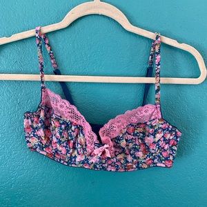 Forever 21 lingerine lightly used. To big for me